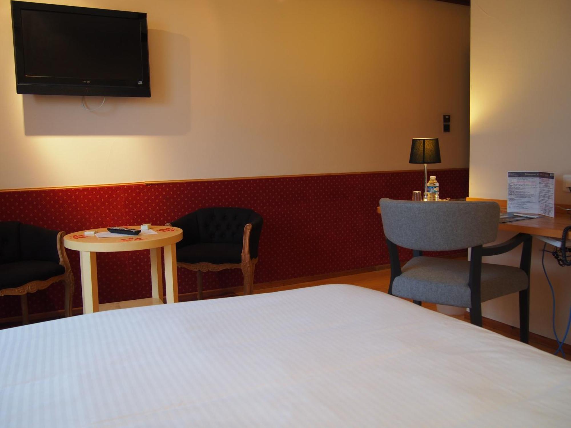 Logis Hotel Les Pages Luneville Room photo